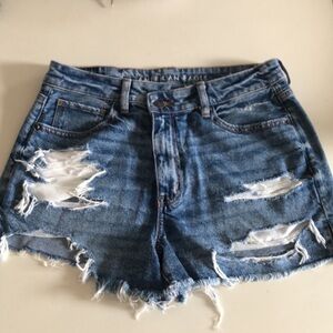 NWT American Eagle Strigid Mom Denim Short Crossover Button